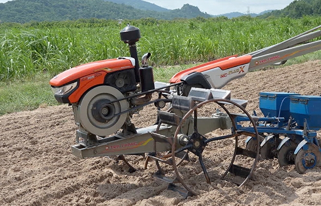 Power Tiller 9